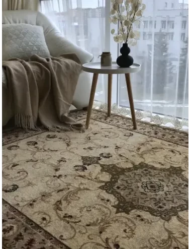 Covor crem cu nuante de maron si desen forme geometrice