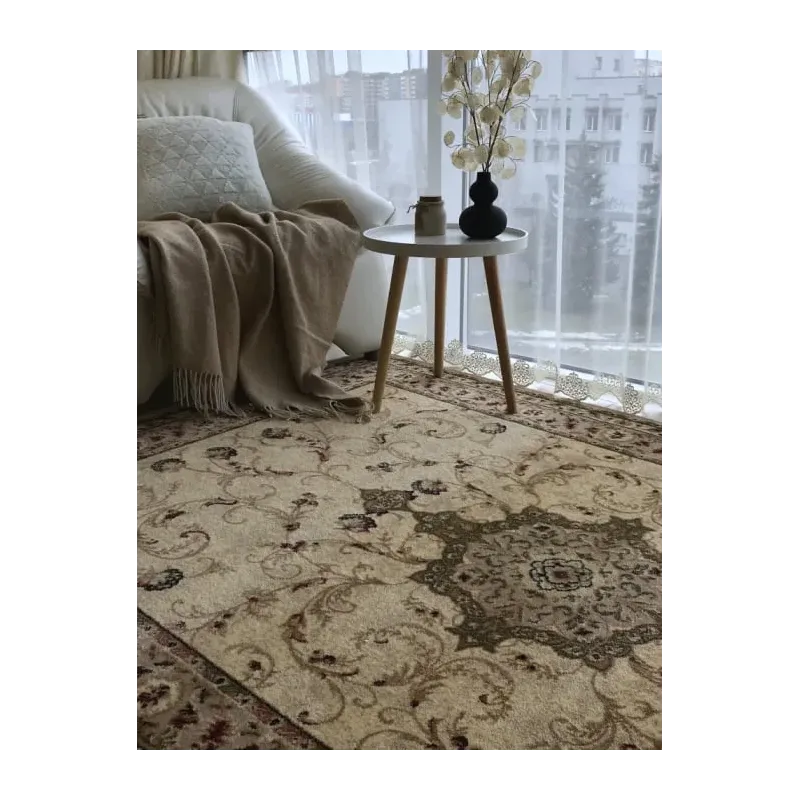 Covor crem cu nuante de maron si desen forme geometrice