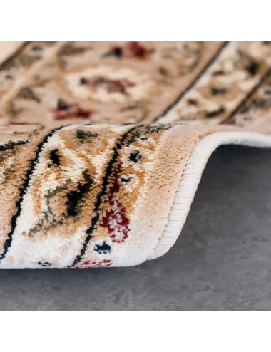 Covor crem cu nuante de maron si desen forme geometrice