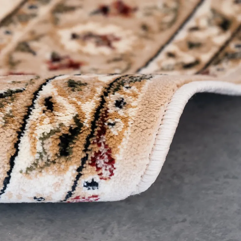 Covor crem cu nuante de maron si desen forme geometrice