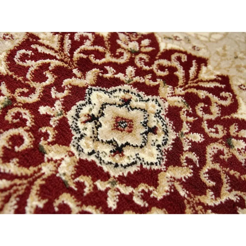 Covor bordo clasic cu forme geometrice